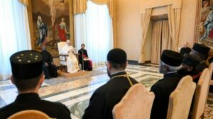 O Papa: quando desarmamos nossos corações, crescemos na caridade