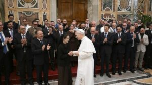 Papa a funcionários do Vaticano: rezar por quem passa por onde você cuida