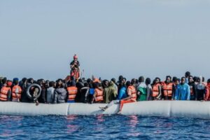 Naufrágio no Mediterrâneo: 53 migrantes mortos ou desaparecidos