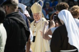 Cardeal Cupich pede à Casa Branca que se desculpe por publicação no Truth