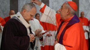 Papa: nas cinzas está o peso de um mundo em chamas. A Quaresma estimula a conversão