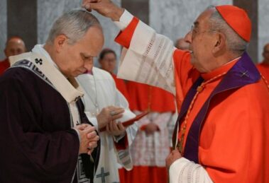 Papa: nas cinzas está o peso de um mundo em chamas. A Quaresma estimula a conversão