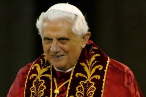 Ratzinger e a Igreja que acolhe deixando livres