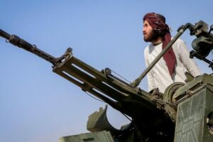 “É guerra aberta”: terrorismo e expulsão de afegãos aumentaram hostilidades entre Paquistão e Cabul