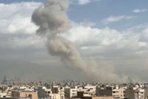 EUA e Israel atacam o Irã, Trump quer mudança de regime