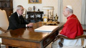 Papa em audiência no Vaticano com o presidente da Áustria