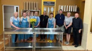 Ucrânia: sob ataques de drones, cozinha social é mantida com apoio do Papa