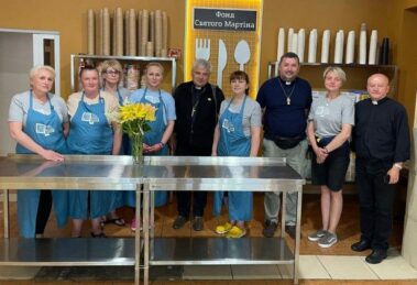 Ucrânia: sob ataques de drones, cozinha social é mantida com apoio do Papa