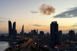 Príncipe herdeiro do Bahrein pede que igrejas permaneçam abertas em apoio aos fiéis