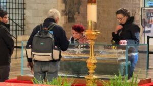 Assis, um povo peregrino do mundo inteiro para rezar com São Francisco