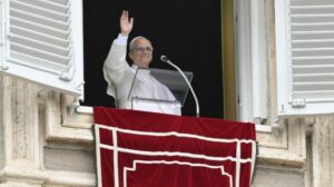 O Papa no Angelus: a fé pede-nos que abramos os olhos para as feridas do mundo