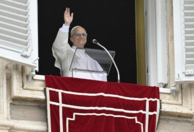 O Papa no Angelus: a fé pede-nos que abramos os olhos para as feridas do mundo
