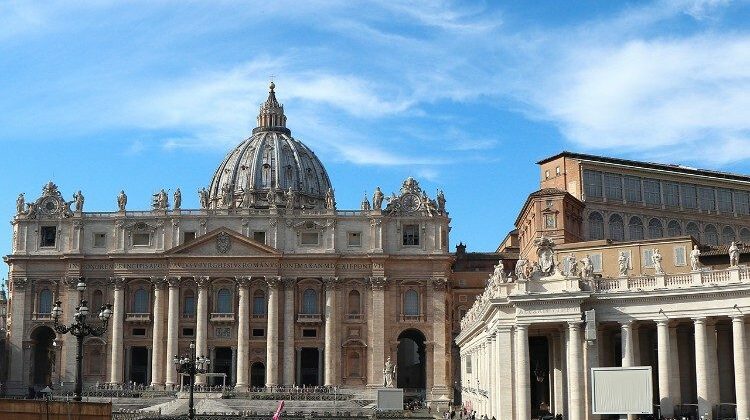 Processo vaticano, declarada “nulidade relativa” da primeira instância. Julgamento será reaberto