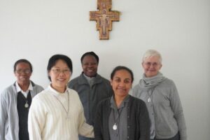 Em Paris, a missão das “mulheres de oração” junto a vizinhos muçulmanos