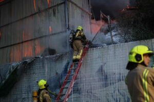 Irã ataca Telaviv em resposta pela morte de Larijani e Soleimani