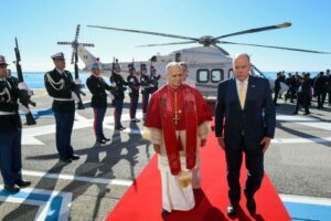 Papa já está no Principado de Mônaco para dar início à viagem apostólica