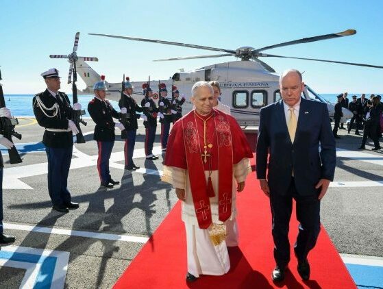Papa já está no Principado de Mônaco para dar início à viagem apostólica