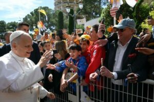 Papa em diálogo com os jovens: o que dá solidez à vida é o amor de Deus