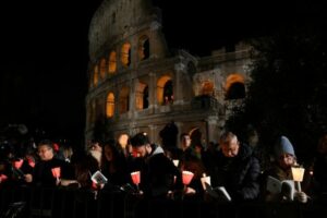 Via-Sacra no Coliseu: o Papa levará a Cruz em cada estação