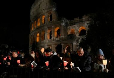 Via-Sacra no Coliseu: o Papa levará a Cruz em cada estação