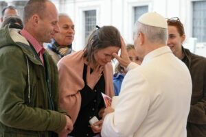 O Papa recorda as vítimas inocentes de Graz