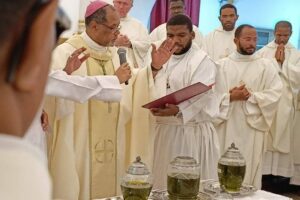 Bispo de Mindelo: O sacerdócio não se vive isoladamente