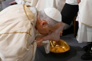 Leão XIV: “Ao lavar a nossa carne, Jesus purifica a nossa alma”