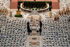 Papa na Missa do Crisma: renovar o “sim” a Jesus exige unidade para trazer a paz