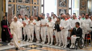 Papa aos atletas: em tempos de guerra, o esporte promove a lógica do encontro