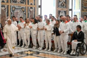 Papa aos atletas: em tempos de guerra, o esporte promove a lógica do encontro