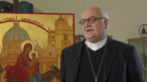 Migrantes : “é vergonhoso deixar as pessoas morrerem no mar”, diz arcebispo Perego