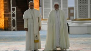 Papa na Grande Mesquita de Argel: podemos aprender a nos respeitar mutuamente