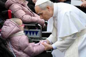 Papa: caminhar ao lado de doentes e migrantes segundo o estilo de Deus