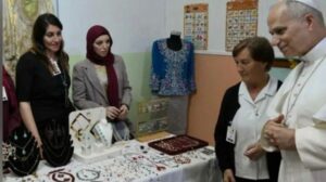 “Não é para mim, é para minha sobrinha”: o presente do Papa Leão na Argélia