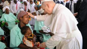 Camarões: a visita do Papa ao Hospital Católico São Paulo em Douala