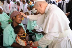 Camarões: a visita do Papa ao Hospital Católico São Paulo em Douala