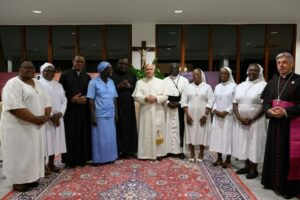 Papa se encontra com superiores das congregações religiosas em Camarões