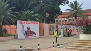 Nas periferias de Luanda, onde se espera a mensagem de paz e reconciliação do Papa