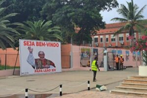 Nas periferias de Luanda, onde se espera a mensagem de paz e reconciliação do Papa