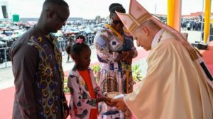 O Papa: quando a injustiça corrompe os corações, o pão de todos torna-se propriedade de poucos