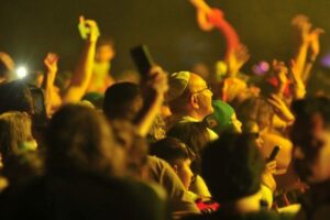 Argentinos recordam Papa Francisco com música e oração