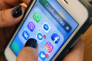 A cortina eletrônica do século XXI entre Oriente e Ocidente