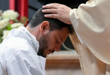 Padres e bispos não são anjos, são pessoas: mais humanidade e menos idealização