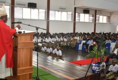 Dom Osório: Universidades devem formar indivíduos capazes de ajudar a levantar o outro