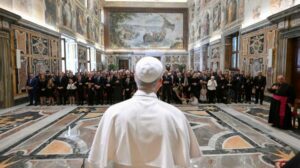 O Papa: missão evangélica e iniciativas tangíveis para promover a paz