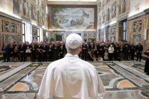 O Papa: missão evangélica e iniciativas tangíveis para promover a paz