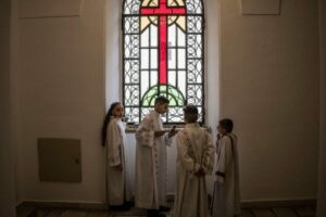 Terra Santa, do sinal da cruz vem a força e a esperança do cristão