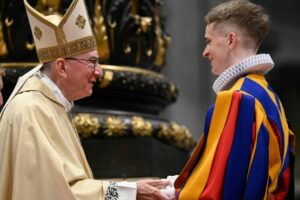 Parolin aos Guardas Suíços: ligados a Deus em uma vida de humildade e serviço