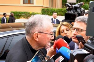 Parolin: Santa Sé é firme sobre paz e desarmamento; “estranhos” os ataques ao Papa