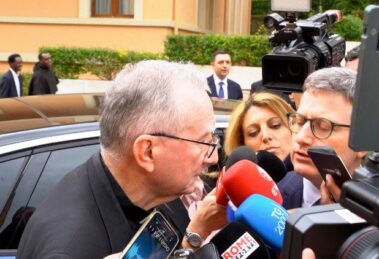Parolin: Santa Sé é firme sobre paz e desarmamento; “estranhos” os ataques ao Papa